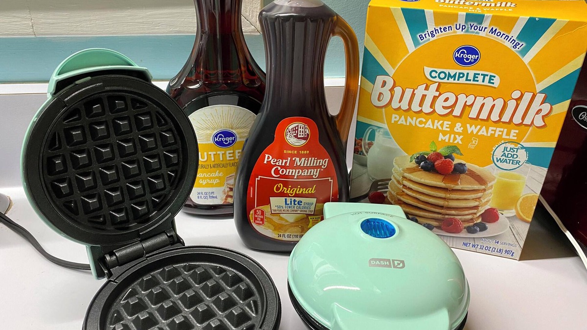 Donelson House | Retro Retreat with Waffles! Private/Close to BNA