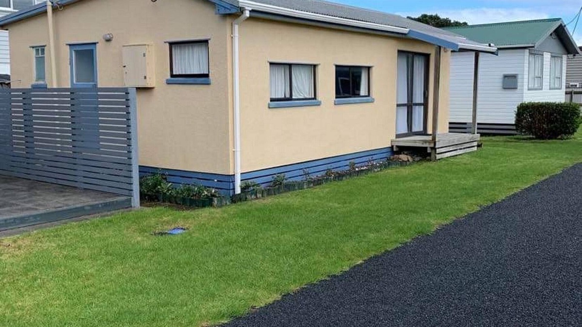 Urenui House | Retro Urenui Beach Bach