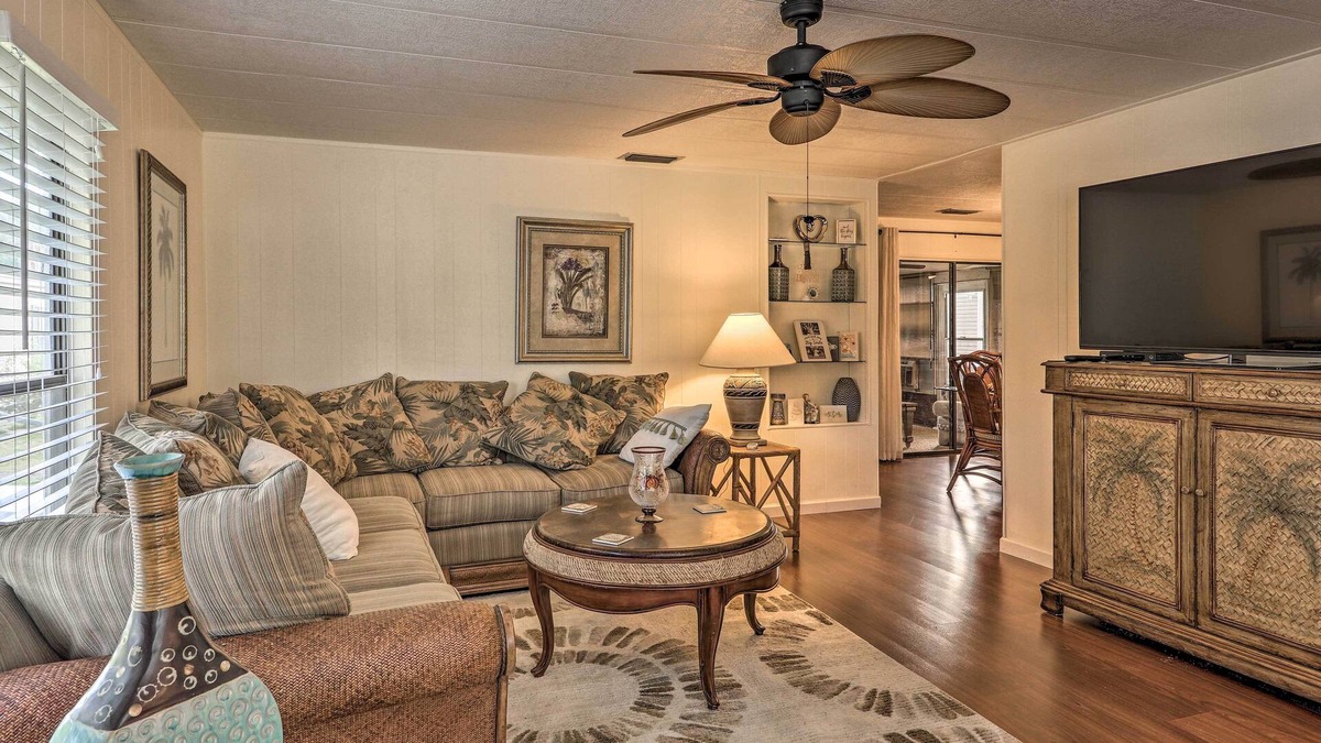 Vero Beach House | Retro Vero Beach Resort Home w/ Florida Room!