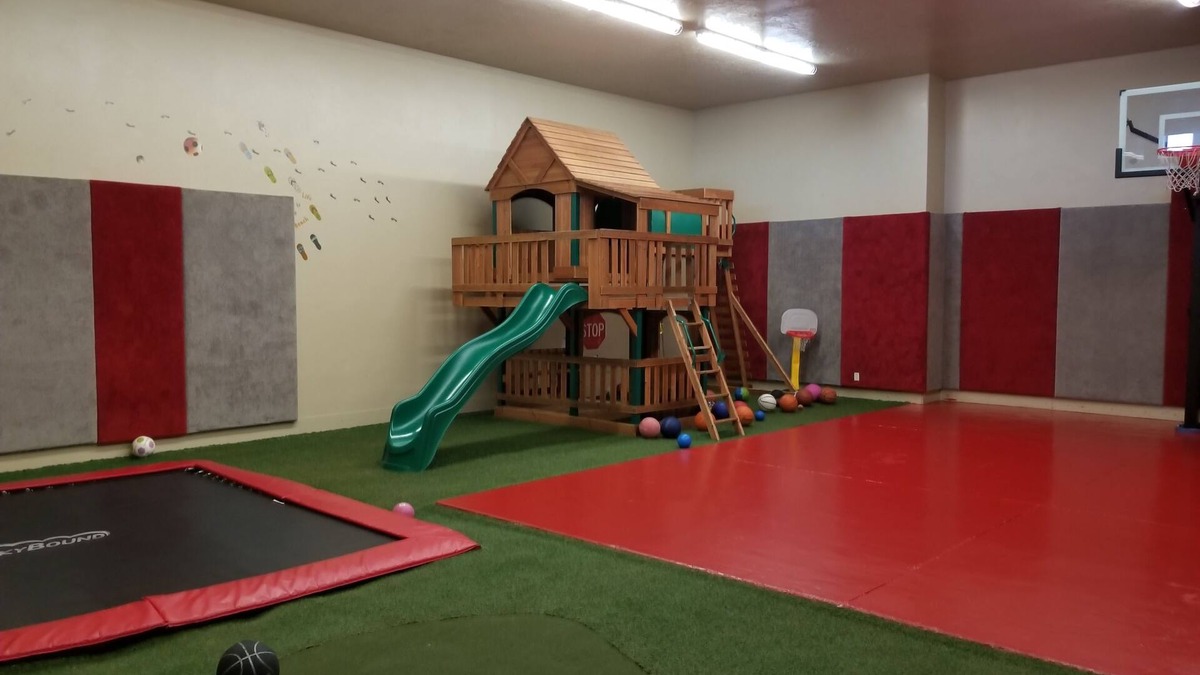 Garden City House | Reunion Retreat and Playhouse with indoor playground 46 people max.
