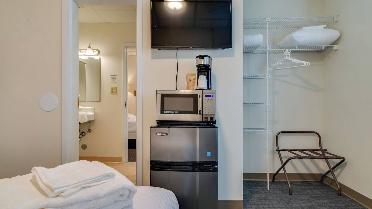 Music Row Apartment | Revamped Dorm Room in Historic Building! Scarritt Bennett Center