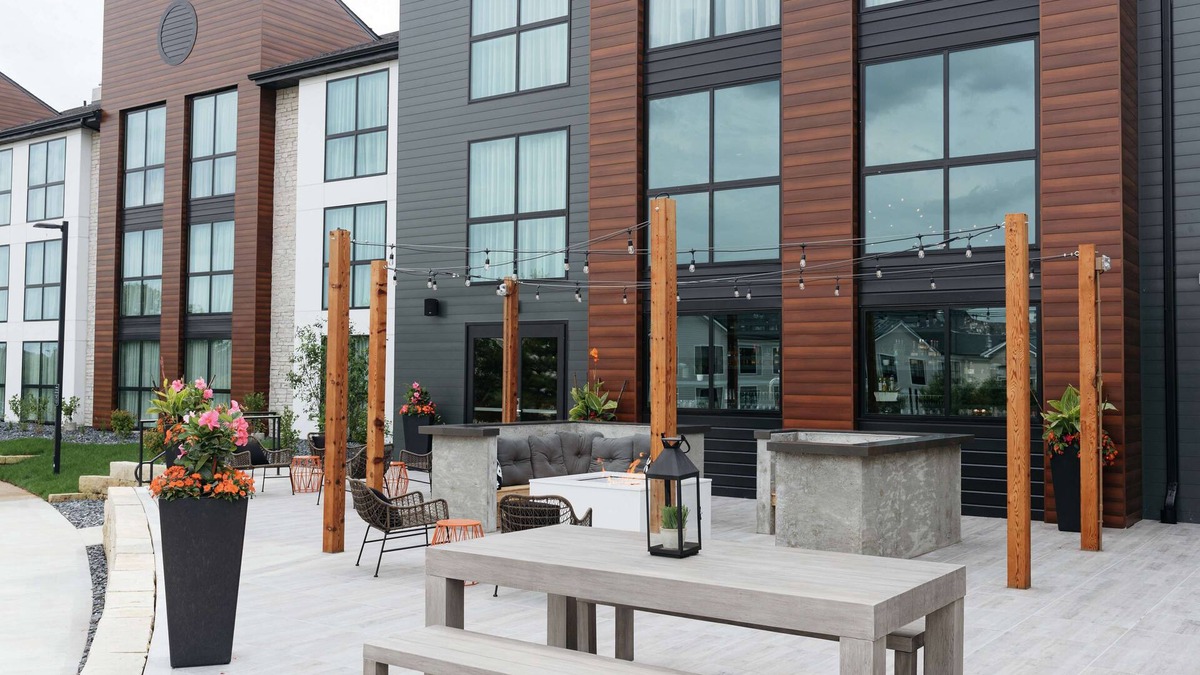 Urbandale Hotel | Revel Hotel Des Moines Urbandale, Tapestry Collection by Hilton