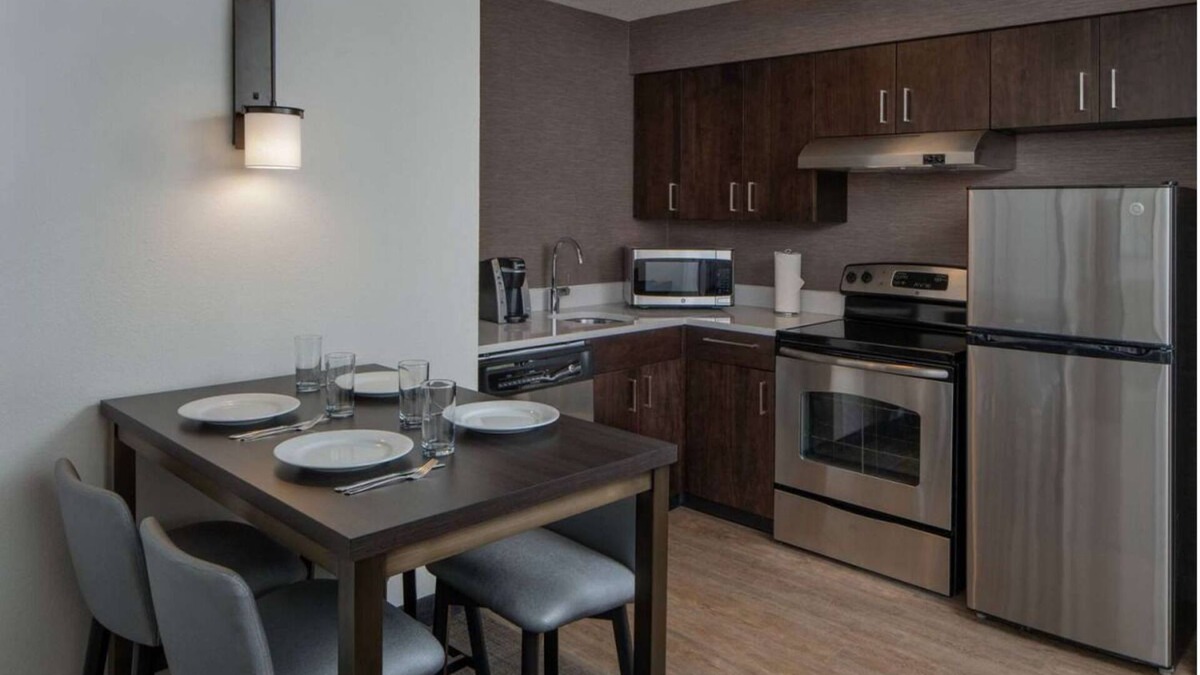 Fairfax Apartment | Revel In Aesthetic Charm! Free Breakfast, Near National Air and Space Museum!