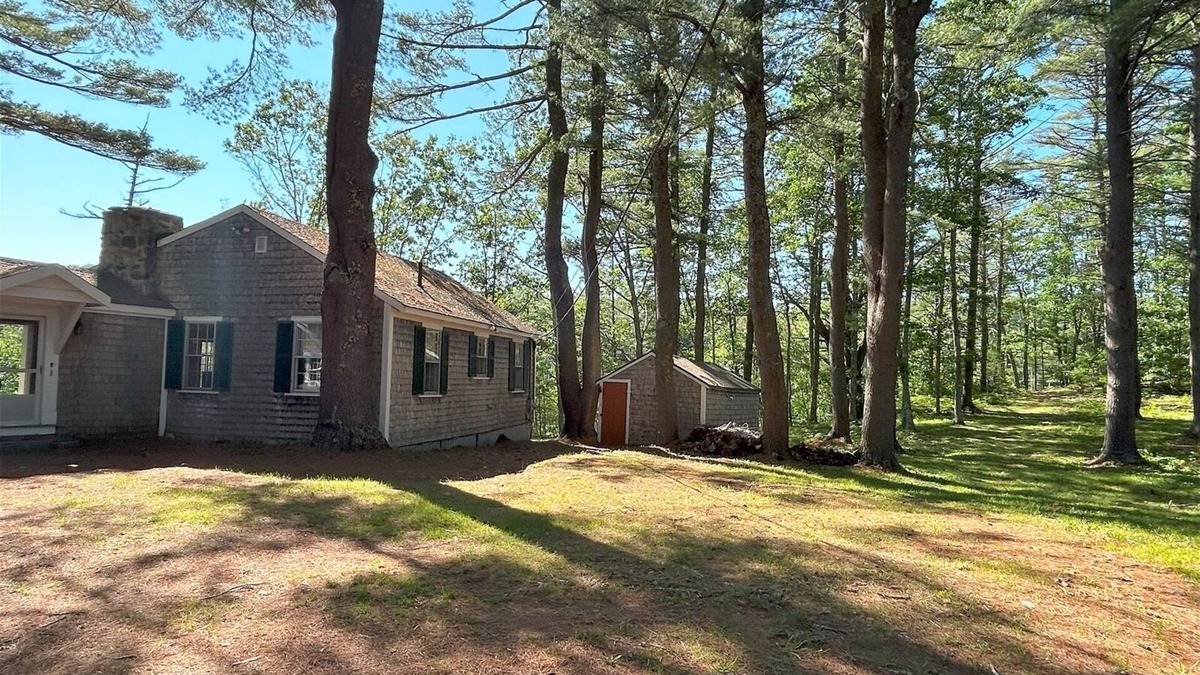 Sheepscot House | Reversing Falls Cottage- Enjoy beautiful views of the Sheepscot River