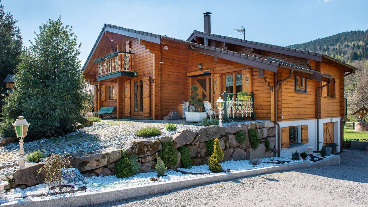 Le Menil Ski Chalet | Revoyotte