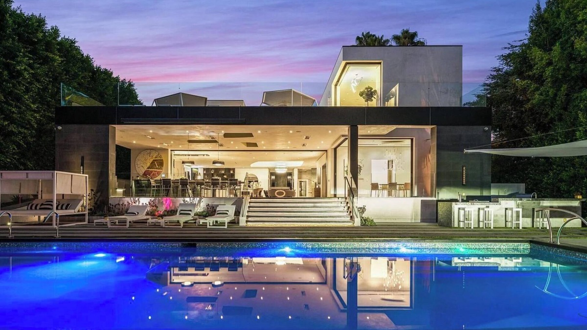 The Flats House | Rexford Modern - Living Art on Rexford Drive w/6BR Near the Golden Triangle