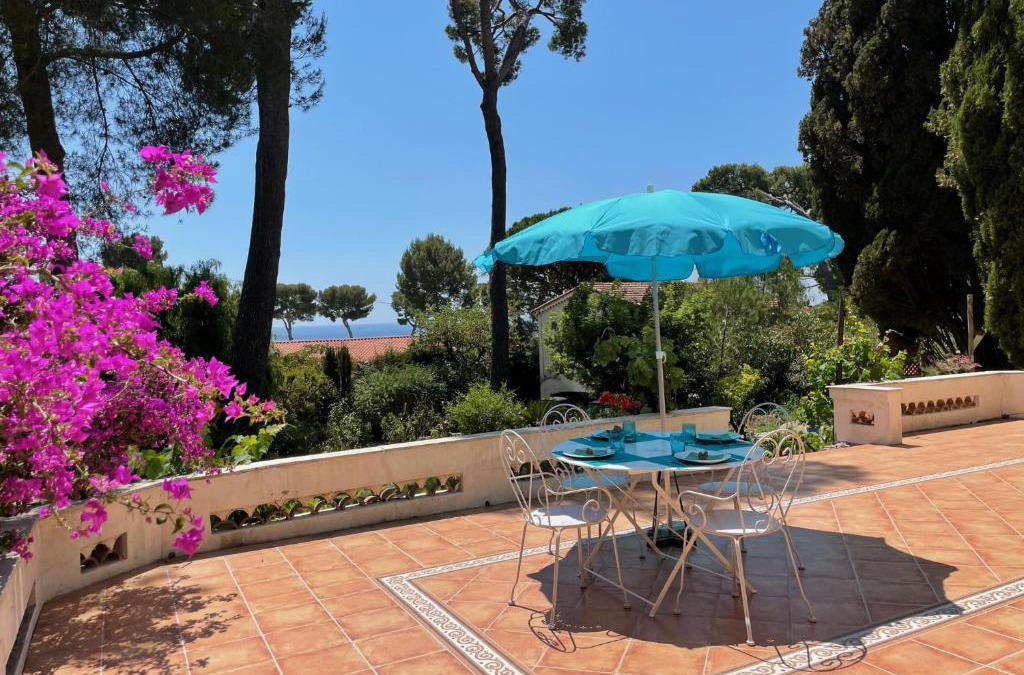 Antibes Apartment | Rez-de-chaussée dans grand jardin provençal, à la villa Tatiana