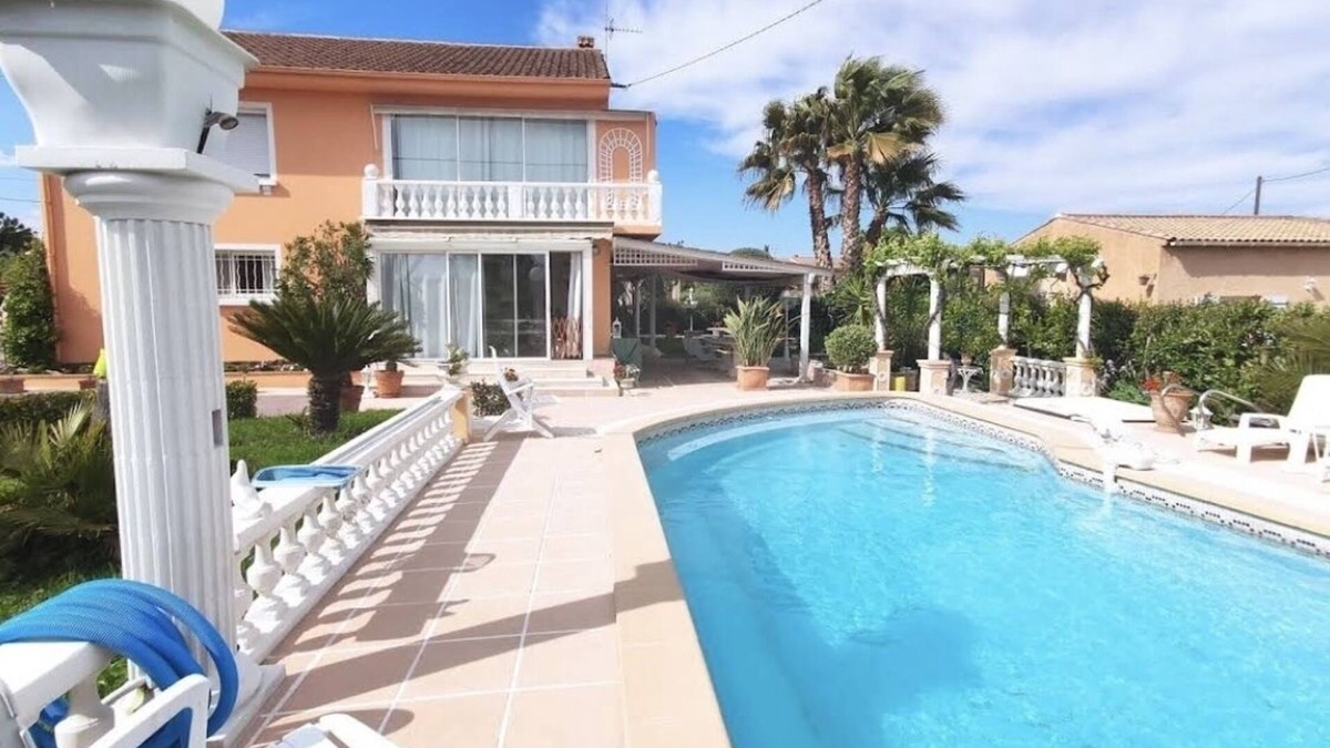 Le Muy Apartment | Rez de Villa de Charme Pour 5 Personnes Proche Commerces et Plages à 15 Minutes