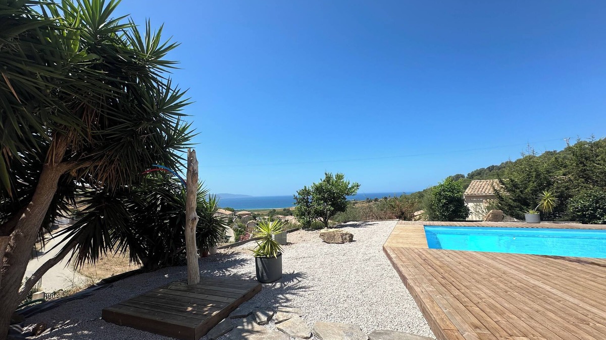 Coggia House | Rez de Villa , Piscine vue mer
