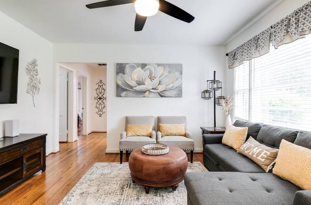Richmond House | RF Central location w fenced backyard FIRE-PIT