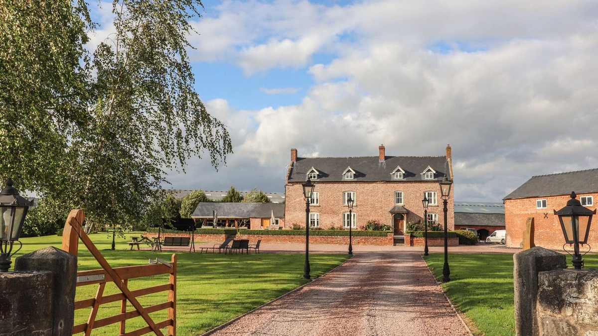 Llanymynech Cottage | Rhandregynwen Hall