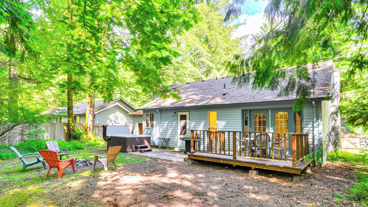 Brightwood House | Rhododendron Retreat w/Hot Tub: Steps to River!