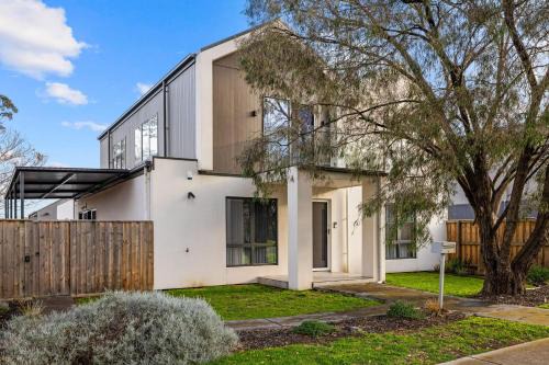 Rhyll House | Rhyll View