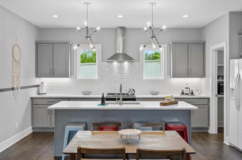 Katie Hill Neighborhood Apartment | Rhythm & View - Large Groups