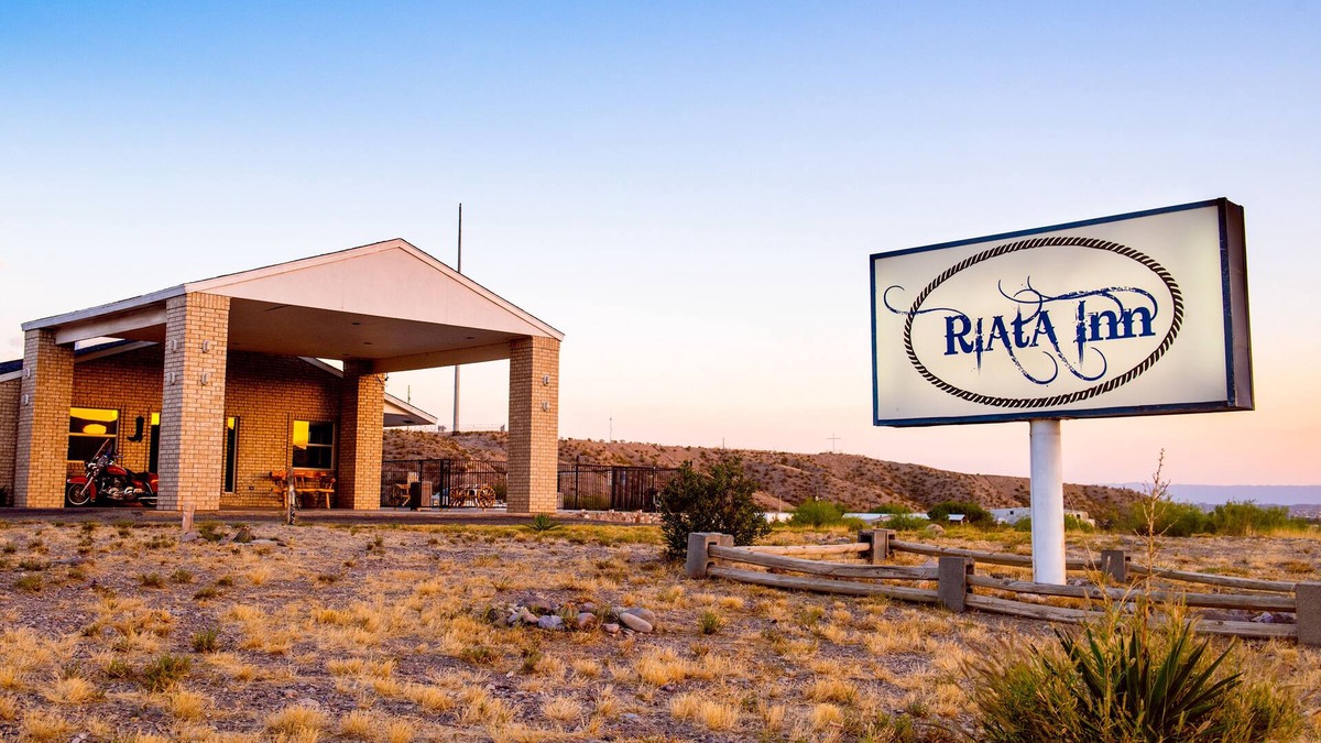 Redford Hotel | Riata Inn