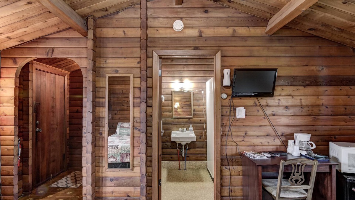 Rib Lake Hotel | Rib Waters Inn