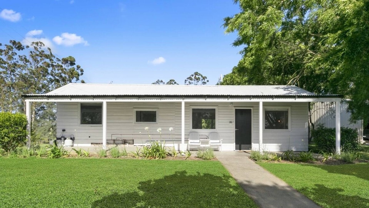 Woodville Cottage | Ribba Cottage - Riverfront Cottage with Outdoor Bath