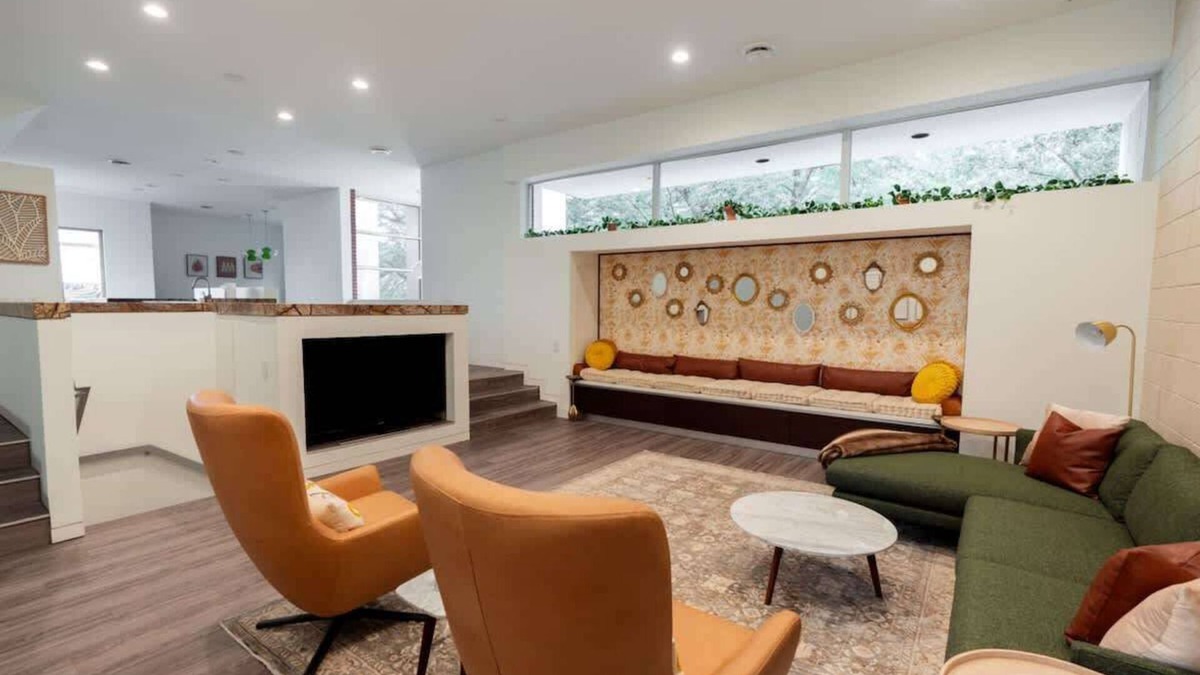 Boulevard Oaks House | Rice Village Retreat - Rooftop deck - Sleeps 12
