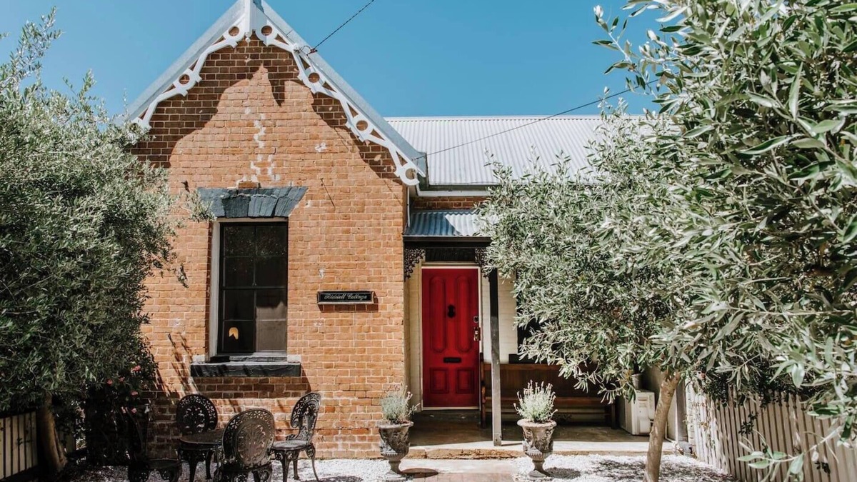 Central Mudgee Cottage | Riddell Cottage A Victorian Hideaway in Town