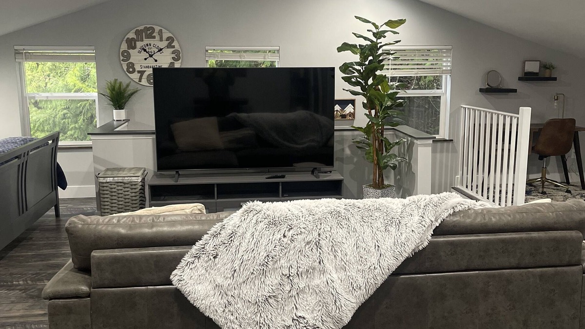 Bellingham Apartment | Ride galbraith mountain from your door! Cozy Bellingham apartment in the woods.