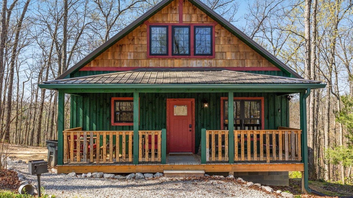 Frenchburg Cabin | Ridge Top Cabin Retreat w/Hot Tub & Game Room