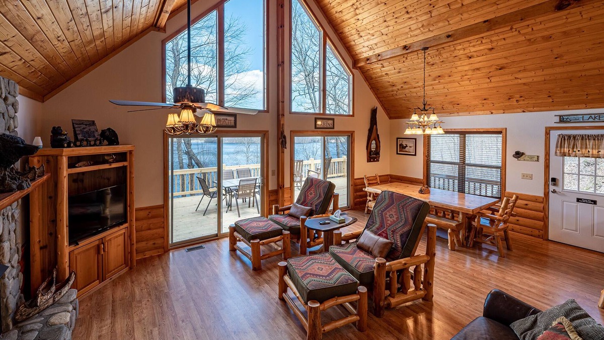Topton Cabin | Ridgetop Lakeview - Bedroom Cabin on Lake Nantahala w/Private Deck