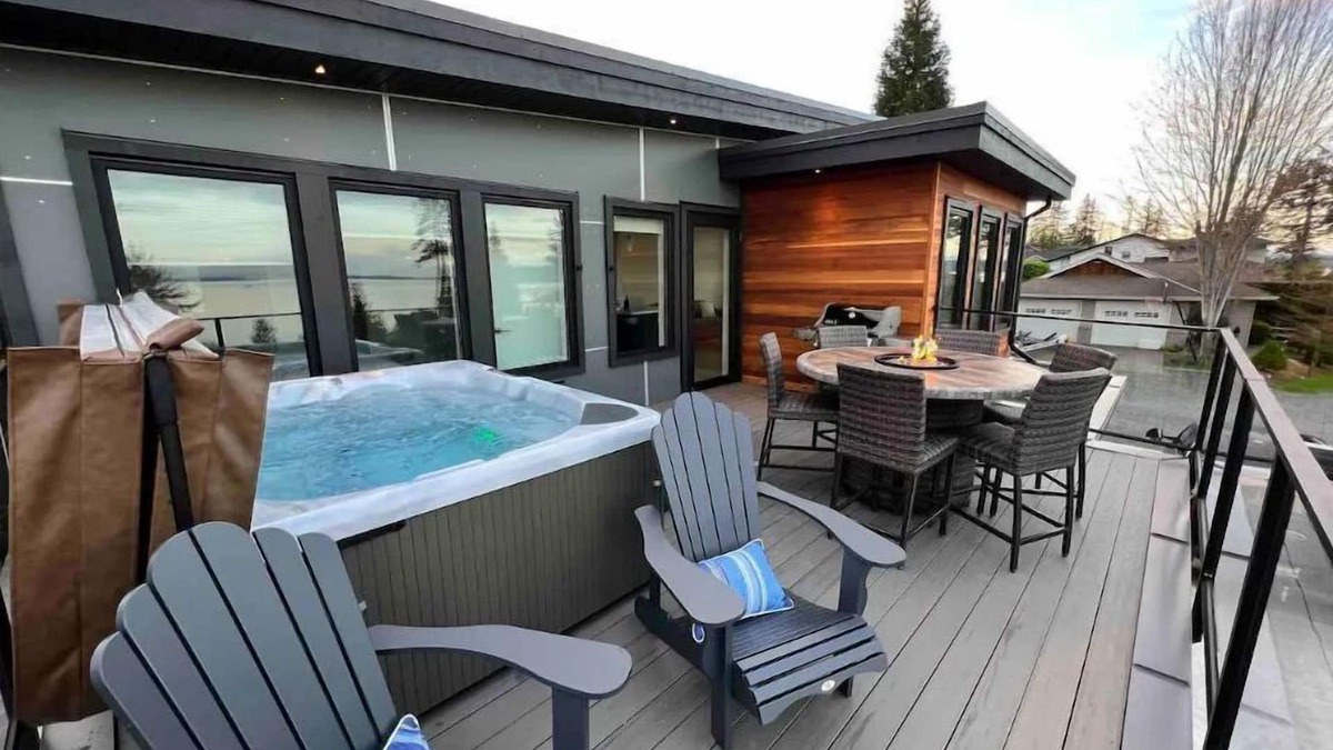 Campbell River House | Ridgeview Suite 2 Bed Luxury -EV
