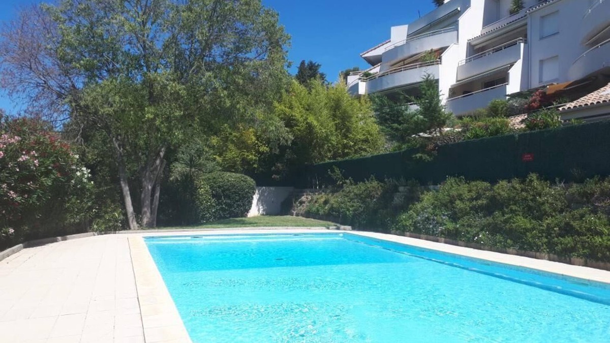 La Chamberte Apartment | RIGAL - F3 63m2, Swimming pool, Terrace, Parking, 20 min beaches
