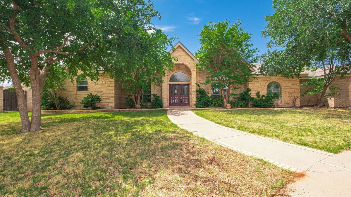 Midland House | Right at Home-Midland Sprawling Ranch House with Pool Cabana and Playground