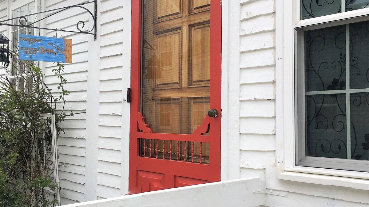 Damariscotta Condo | Right in town! walk to coffee shops, restaurants and much more!