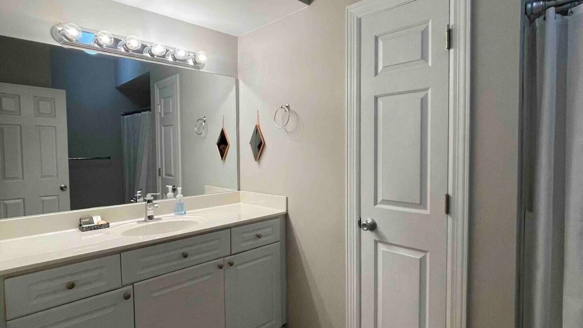 Bellevue Condo | RIGHT NEXT TO INTERSTATES 2 BED/2 BATH PEACEFUL/SAFE NEIGHBORHOOD