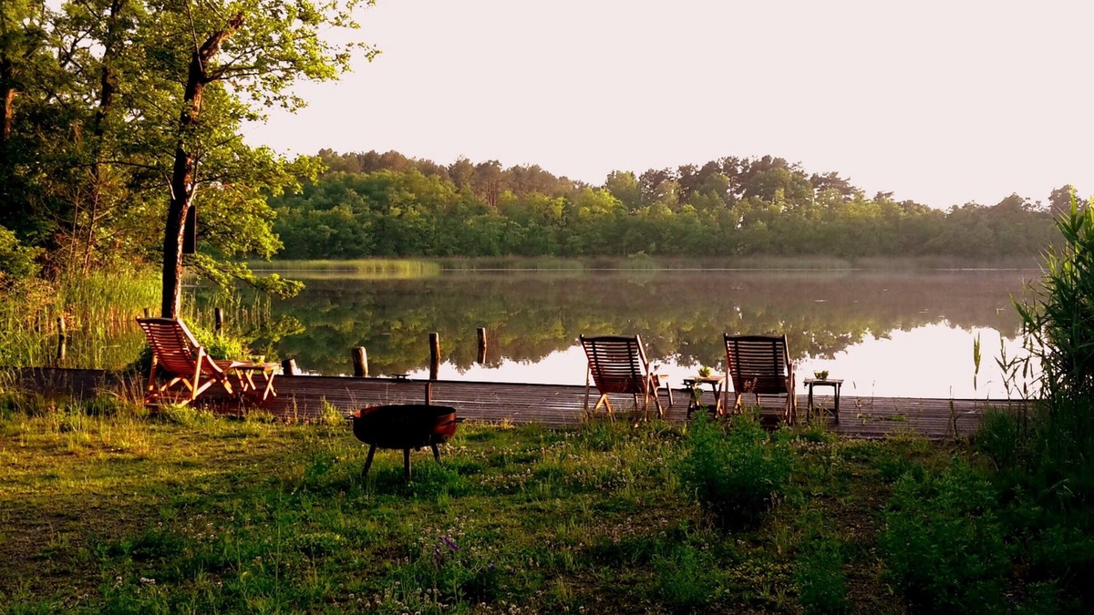 Wesenberg Apartment | Right on the lake! - plenty of space for family & friends - modern & exclusive