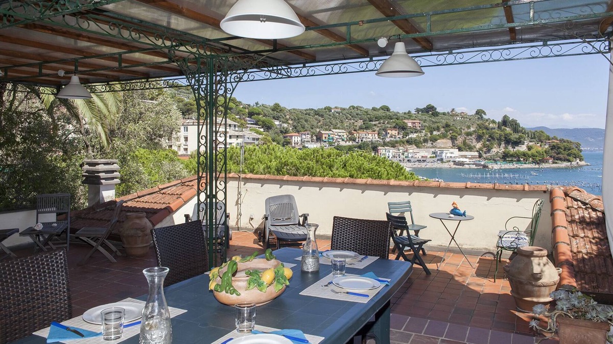 Portovenere Villa | Right on the sea!Huge terraces overlooking the sea