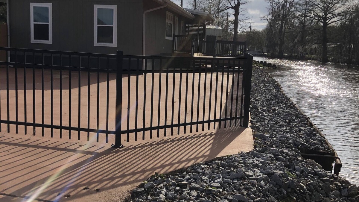 Pierre Part House | Right on the water! 3 Bedroom House, large deck, next to a kayak launch!
