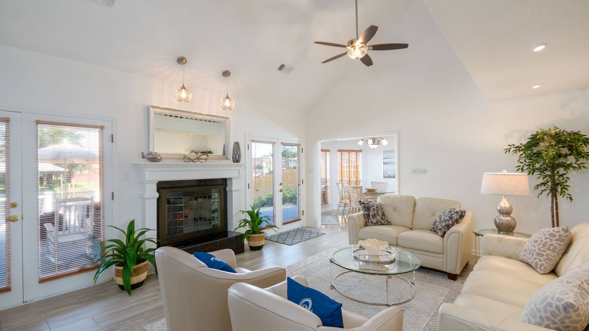 Slidell House | Right Outside of New Orleans - Amazing Family-Friendly 4BR Waterfront Home