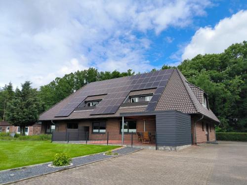 Jorl House | Rimmelsberg - moderne Ferienwohnungen mit Blick auf den hauseigenen See