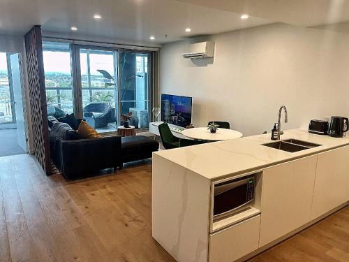 Moonee Ponds Apartment | Rise to the top!