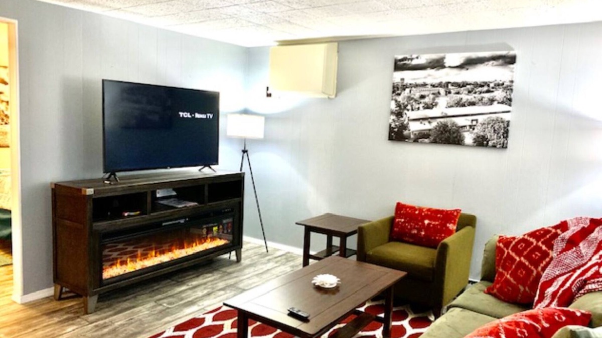 Appleton Apartment | Ritchie Village: 50 Shades of Grey