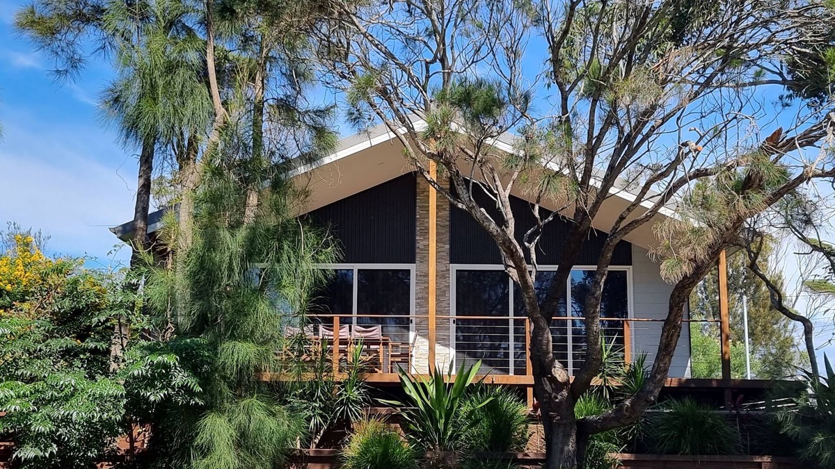 Manyana House | Ritchy at Manyana is a newly built, stylish open plan modern beach house
