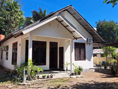 Riung Bed & Breakfast | Riung Tiga Empat Tujuh Guesthouse
