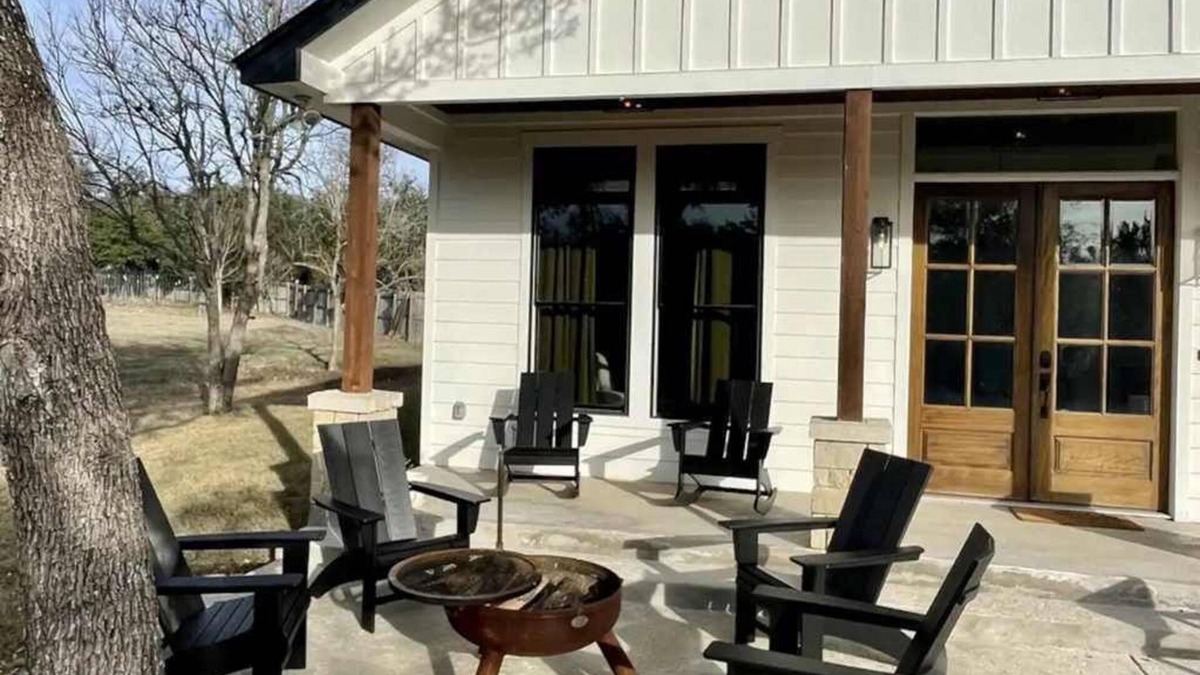 Kyle House | River Access | Firepit | BBQ | Sleeps 11