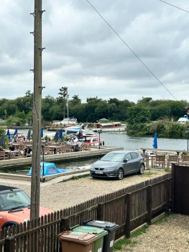 Horning Apartment | River breeze