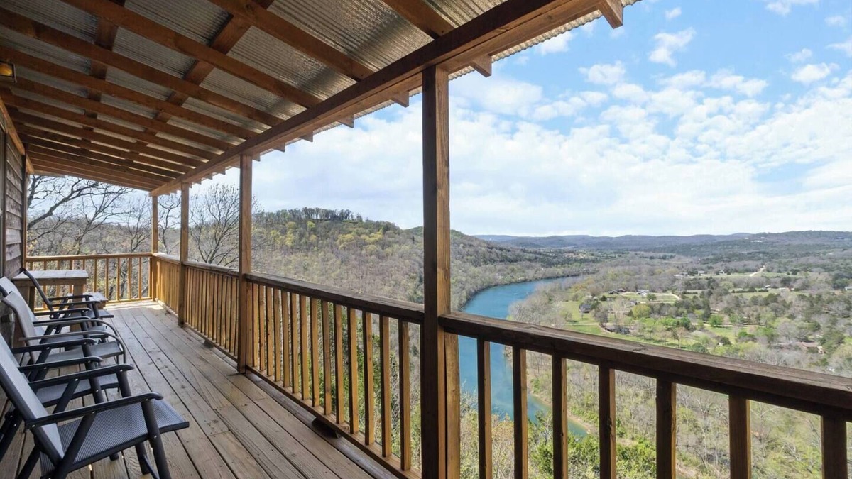 Eureka Springs House | River Cabin, Hot Tub, Sleeps 6!