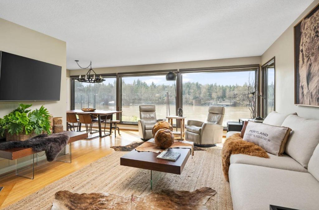 Oak Grove House | River Forest Retreat