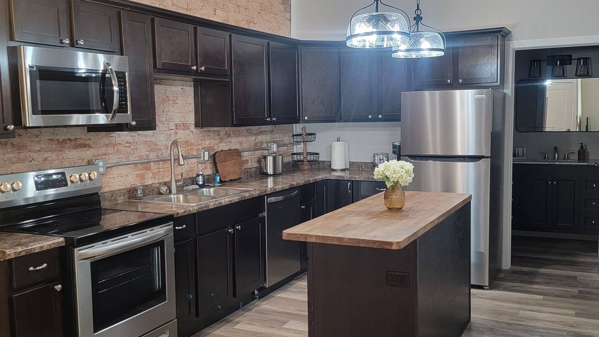 Oak Harbor House | River Front Apartment. 40 min to Cedar Point/Lake Erie/Put-In-Bay!