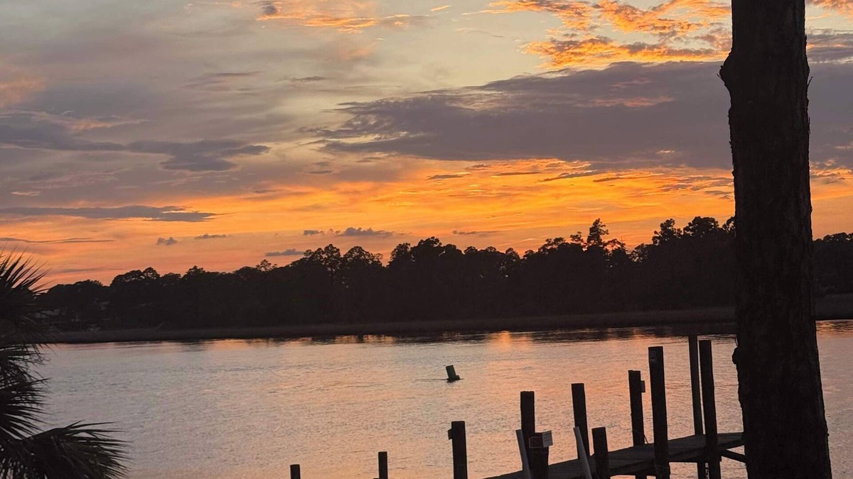 Carrabelle House | River Front -Boat Dock and Launch sleeps 14
