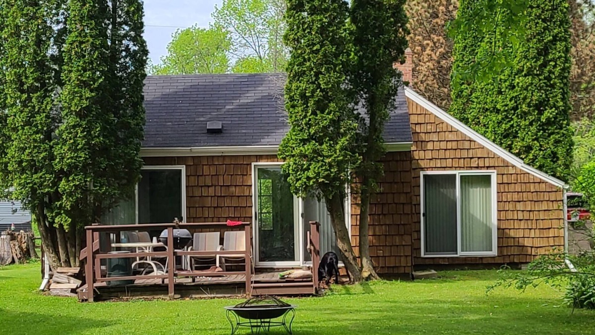 Fremont Cottage | River Front Cottage/Private Dock-Walk to Bar/Restaurants