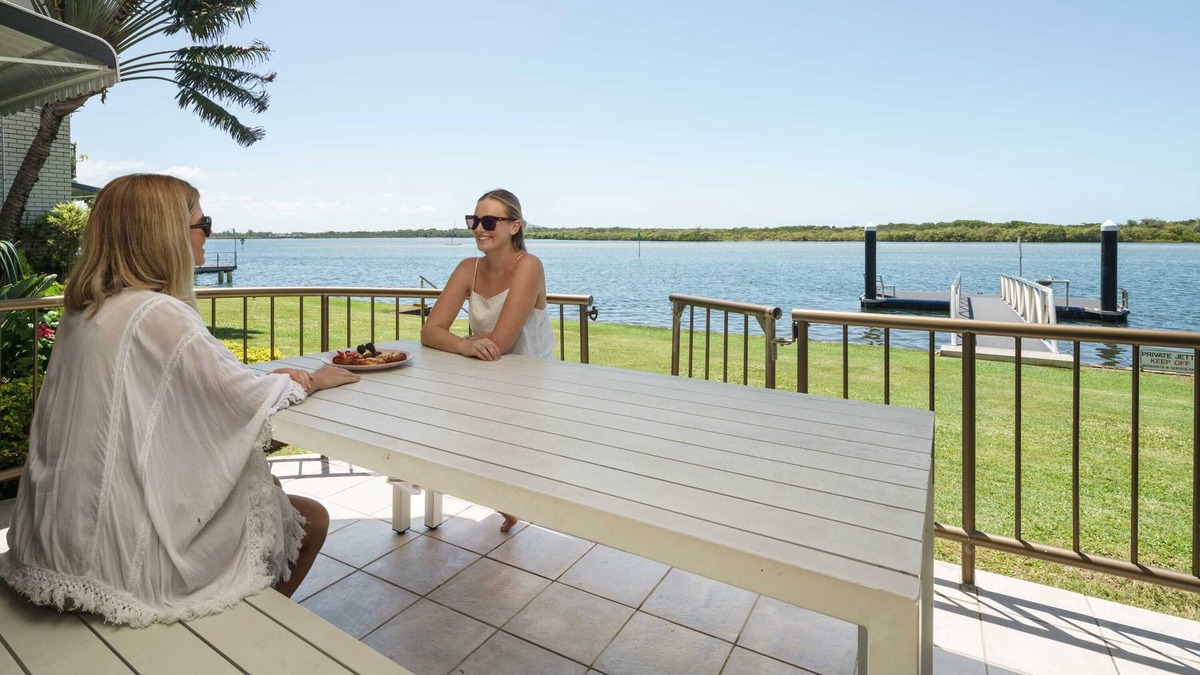 Maroochydore House | River Front Escape Short Walk to Ocean Street