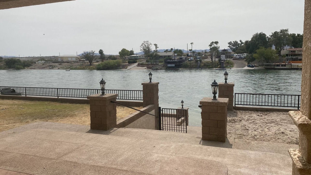 Mohave Valley House | River front private beach estate!