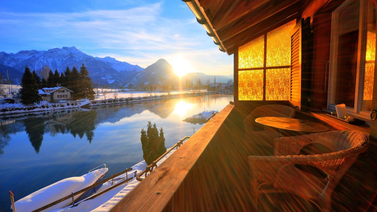 Goldswil Cabin | River front studio apartment. Private balcony with fantastic views. Romantic!